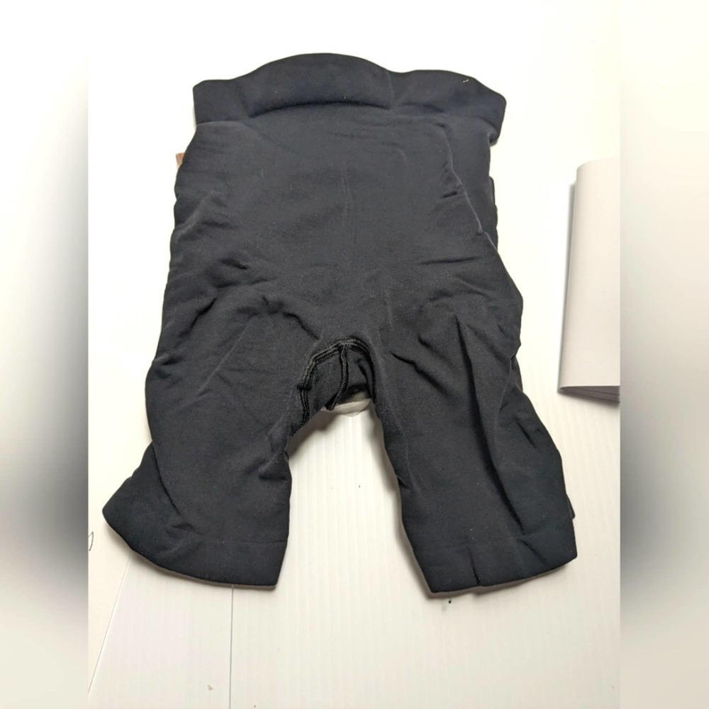 Skims NWT Mid Waist‎ Thigh Short Size Medium Onyx